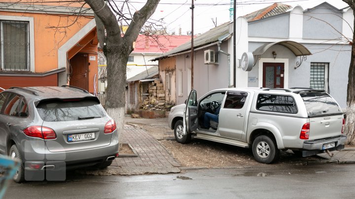 Свалка в историческом центре Кишинева: мэр не в курсе, жильцы близлежащих домов опасаются за свое здоровье (ФОТО)