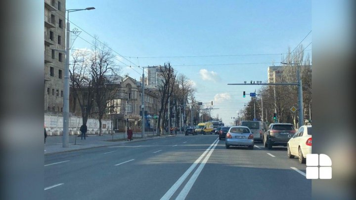 В центре столицы легковушка столкнулась с каретой скорой помощи (ФОТО, ВИДЕО)