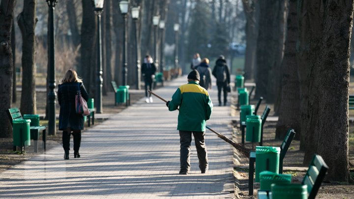 Чем подметают улицы столичные дворники (ФОТОГАЛЕРЕЯ)