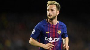 Футболист "Барселоны" Иван Ракитич пообщался с юным болельщиком команды, попавшим в больницу