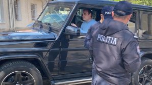 "Мерседес" демократа Никифорчука заметили припаркованным в неположенном месте (ВИДЕО)