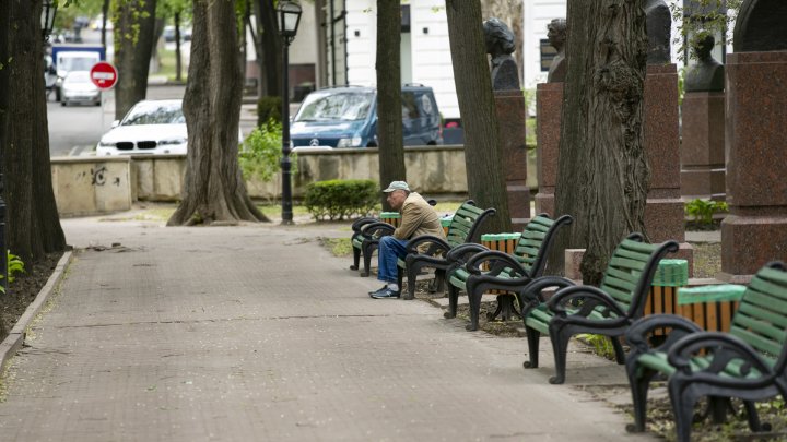 Меньше запретов с сегодняшнего дня. Как выглядят улицы и парки столицы после послабления карантинного режима (ФОТОРЕПОРТАЖ)