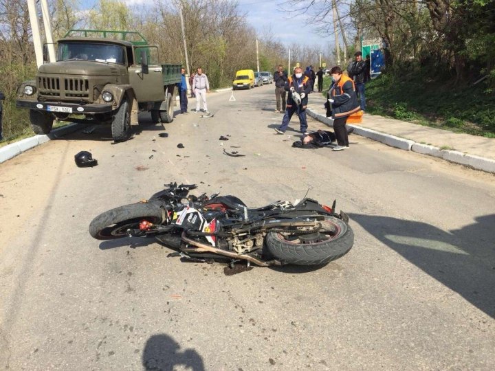 Смертельное ДТП в селе Мелешены: мотоциклист на скорости врезался в грузовик (ФОТО)