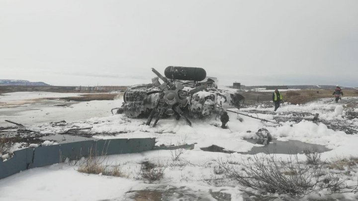 Вертолет Ми-8 совершил жёсткую посадку на Чукотке: экипаж погиб (ВИДЕО)