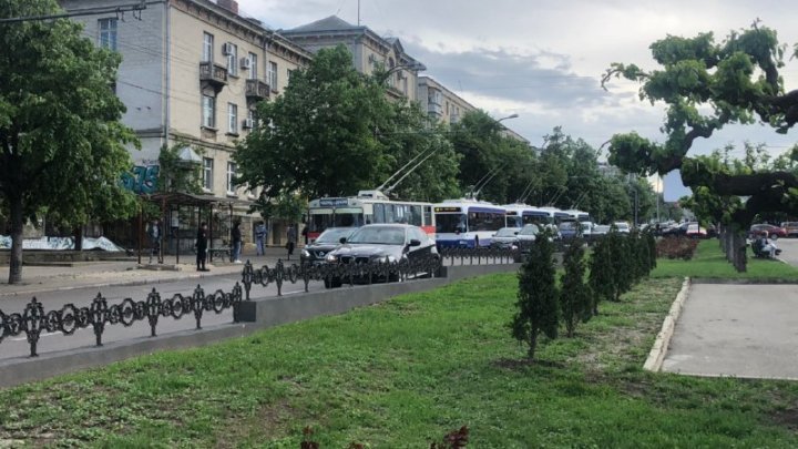 В столице, на проспекте Григоре Виеру встали троллейбусы (ФОТО, ВИДЕО)