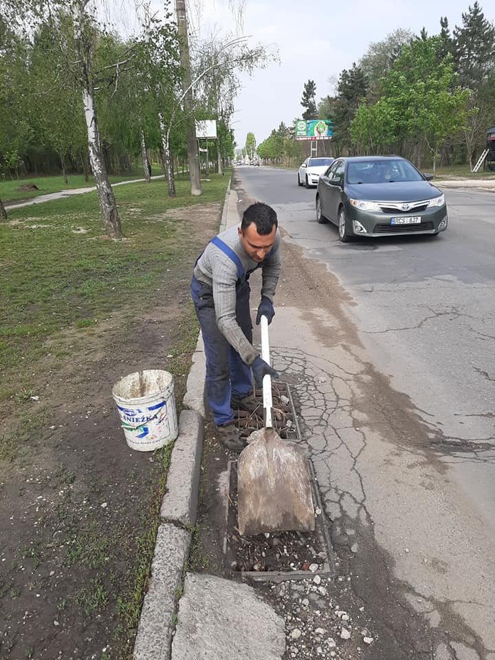 Улицы в грязи, дождевая канализация забита: последствия первомайского ливня в Кишиневе (ФОТО)