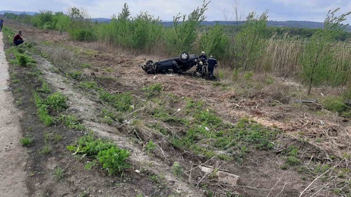 Цепная авария в Страшенском районе: два автомобиля вылетели с трассы и перевернулись