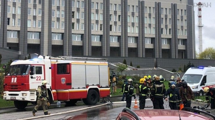 "Ошалеть! Какой дым черный идет": в одной из больниц Санкт-Петербурга вспыхнул пожар (ВИДЕО)