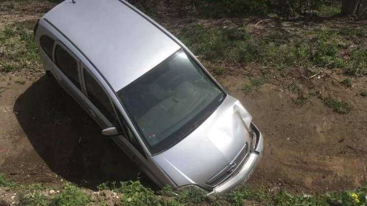 Уставший водитель съехал в кювет на въезде в Калараш (ФОТО)