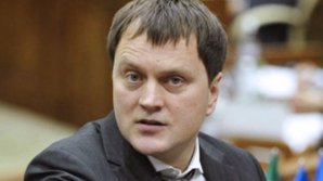 Парламентское большинство ДПМ-ПСРМ трещит по швам