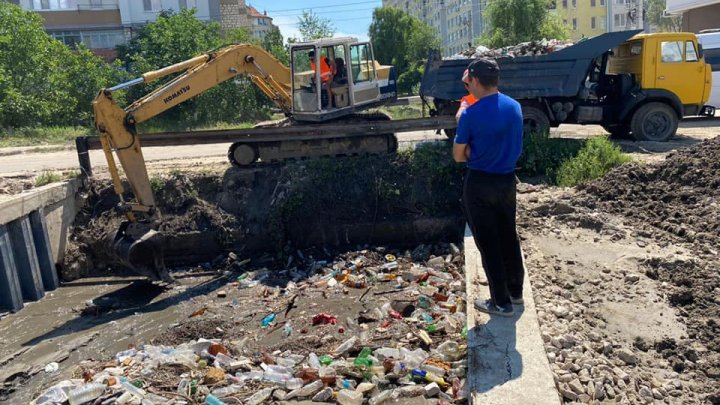 В Кишиневе занялись расчисткой и углублением русла реки Дурлешты