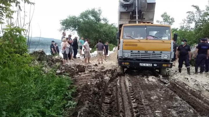 В Окницком районе уберегли от затопления почти 30 домохозяйств (ФОТО)