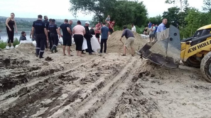 В Окницком районе уберегли от затопления почти 30 домохозяйств (ФОТО)