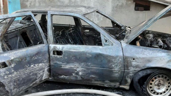 Уничтожена до каркаса: на Телецентре сгорел автомобиль (ВИДЕО)