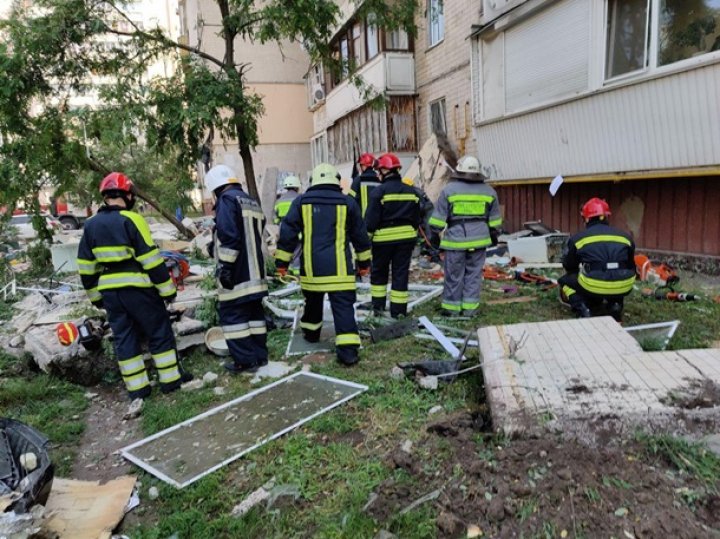 Взрыв газа в Киеве: обрушились перекрытия пяти этажей, есть жертвы (ВИДЕО)