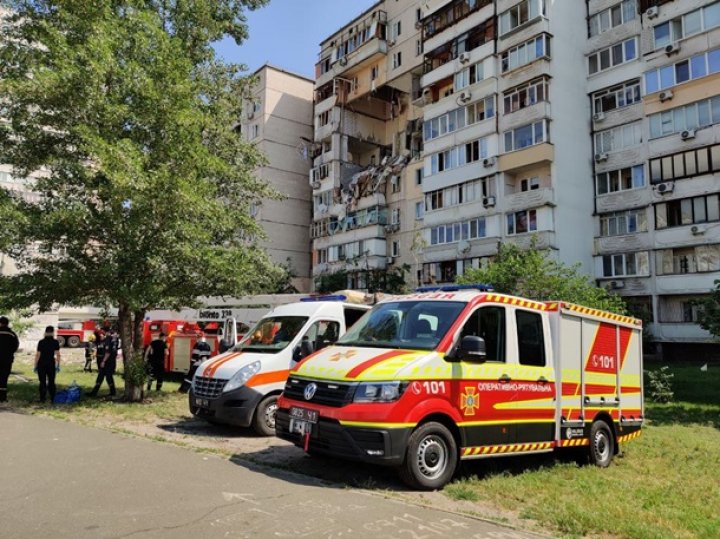 Взрыв газа в Киеве: обрушились перекрытия пяти этажей, есть жертвы (ВИДЕО)