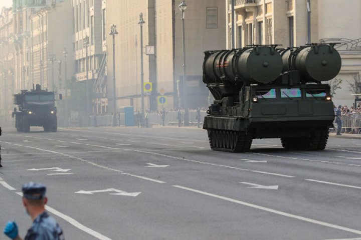 Первая репетиция Парада Победы в Москве в период пандемии: все военные в масках и перчатках (ФОТО, ВИДЕО)