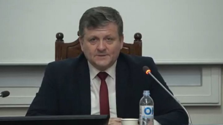 Головач: Пользуйтесь общественным транспортом по минимуму и выходите из дома с защитной маской