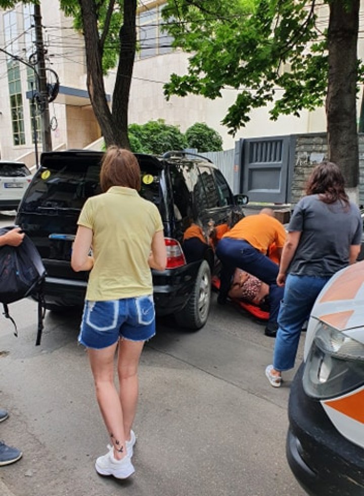 В столице автоледи спровоцировала аварию и сбила свою мать (ФОТО)