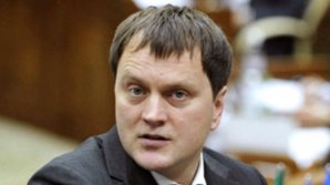 Депутат Анджел Агаке обвиняет членов Демпартии: "Что еще делают хорошие ребята? Остаются у власти. Не любой ценой, а за хорошую цену"