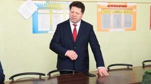 Представители PRO Moldova устроили поиски Штефана Гацкана у президентуры: ход событий и заявления