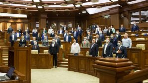 Молдавский парламент ушел на каникулы до сентября 