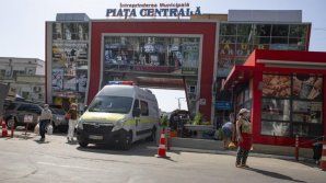 В столице у входа на центральный рынок снесли 30 киосков