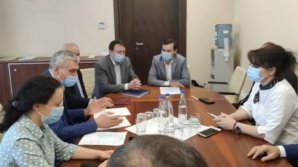 Депутаты платформы DA подписали вотум недоверия кабмину Кику, в ПДС пока думают