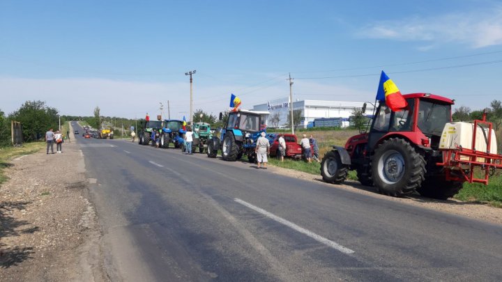 Протест с тракторами в Каушанах: фермеры хотят заблокировать трассу на Кишинев 