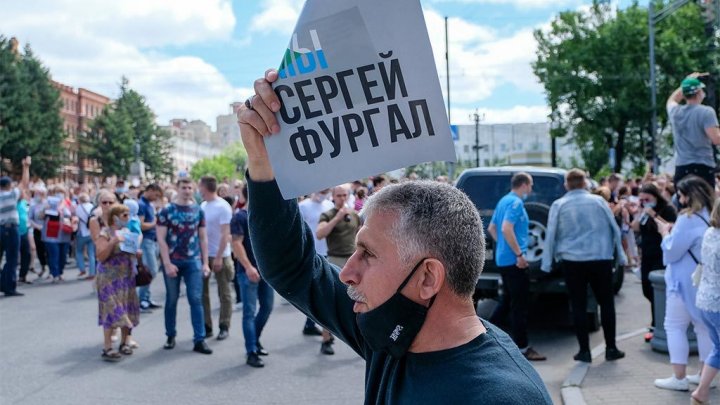 Третий день протестов в Хабаровске: сотни людей вышли на улицы, забыв об ограничениях (ФОТО)