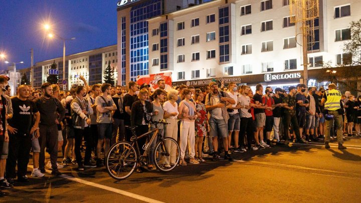 В Беларуси продолжаются массовые протесты: в Минске погиб один из митингующих 