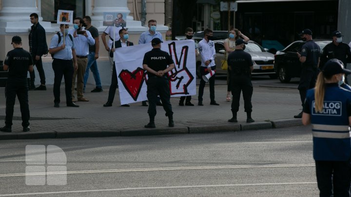 Церемония возложения цветов к памятнику Штефану чел Маре (ФОТОРЕПОРТАЖ)