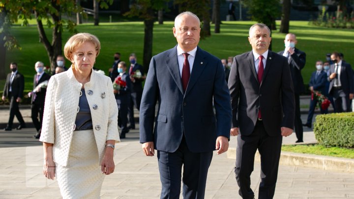 Церемония возложения цветов к памятнику Штефану чел Маре (ФОТОРЕПОРТАЖ)