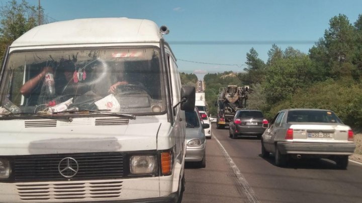 Десятки машин застряли в пробке на Балканском шоссе (ФОТО)