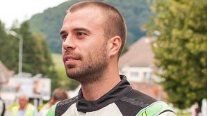 Автомобиль итальянского гонщика Симона Темпестини перевернулся и загорелся