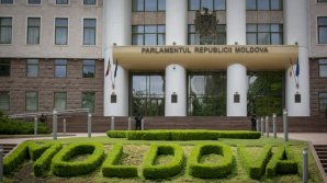 Обошлись без представлений и дебатов: молдавский парламент превратился в конвейер