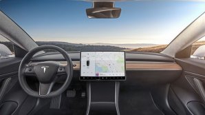 Tesla на автопилоте пыталась оторваться от полиции, пока водитель сладко спал в салоне
