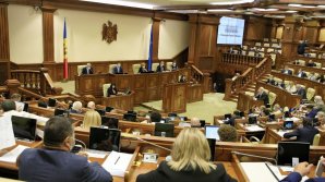 Парламент проголосовал: русскому предоставлен статус языка межнационального общения