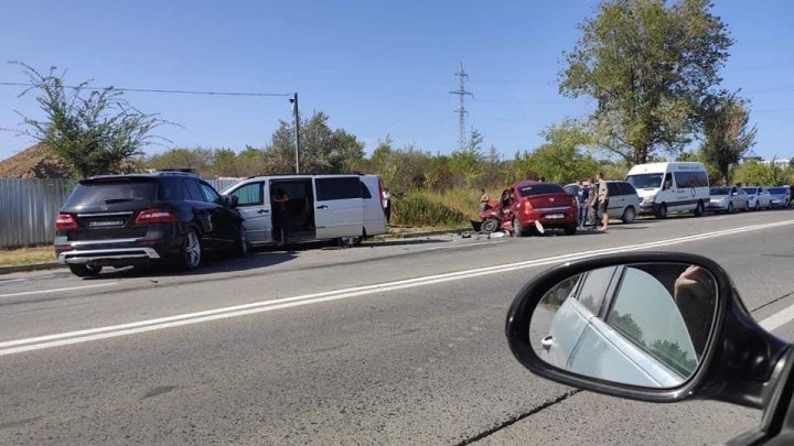 В Кишинёве в результате ДТП сплющило такси: один человек погиб (ФОТО)