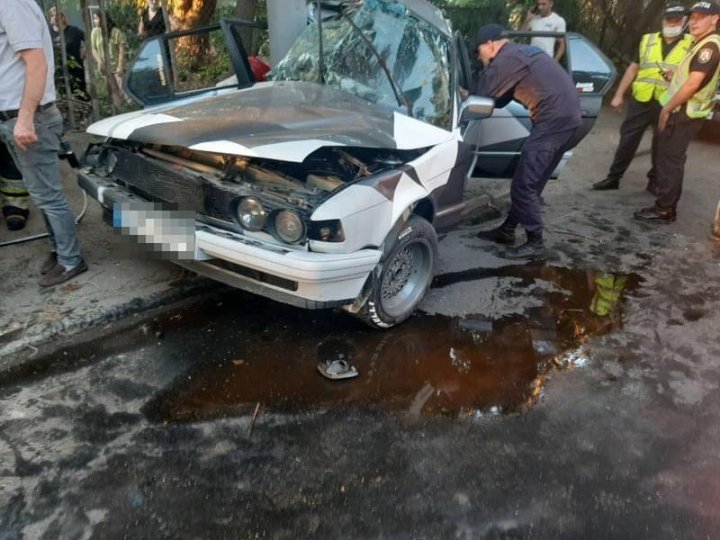 Страшное ДТП в столице с участием БМВ: в покареженной машине зажало пассажирку (ФОТО, ВИДЕО)