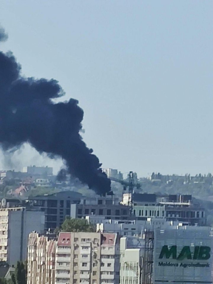 Пожар в столице: черный густой дым виден за десятки километров (ФОТО, ВИДЕО)