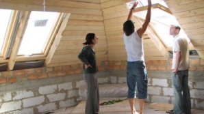 Скандал из-за строительства мансарды в столичном доме: "У нас стена тряслась, я вывела ребёнка в другую комнату"