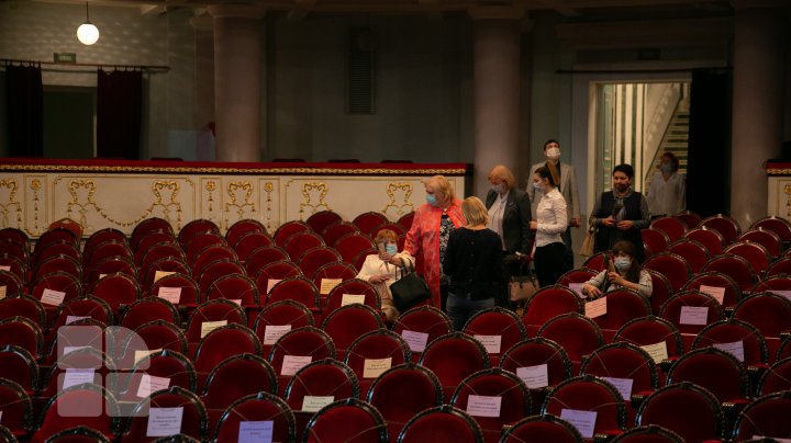 Национальный театр им. Михая Эминеску вновь распахнул двери: как будут проходить спектакли в условиях пандемии (ФОТОРЕПОРТАЖ)