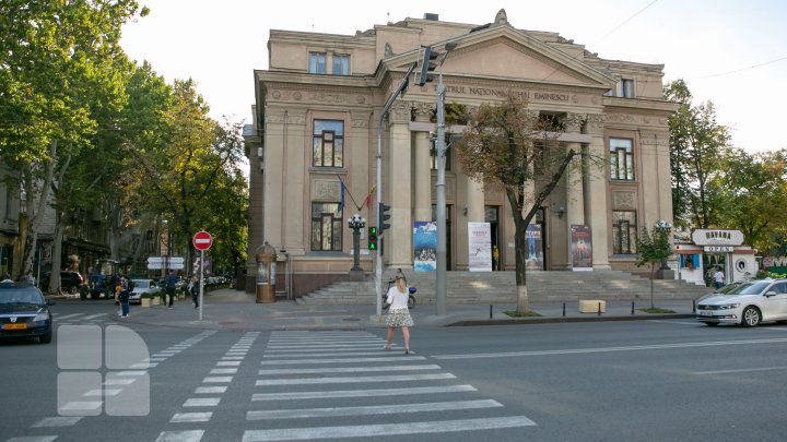 Национальный театр им. Михая Эминеску вновь распахнул двери: как будут проходить спектакли в условиях пандемии (ФОТОРЕПОРТАЖ)