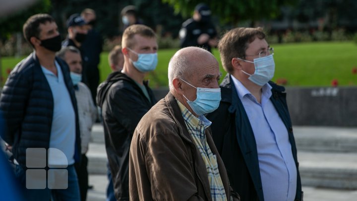 Транспортники вышли на протест: в центре столицы собрались десятки водителей с машинами (ФОТО, ВИДЕО)