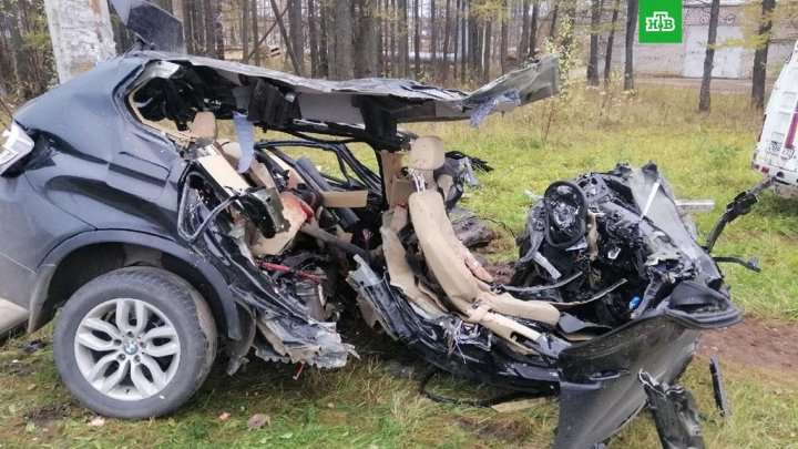 Автомобиль врезался в столб в Ивановской области: машина всмятку, тело пассажирки нашли в лесу