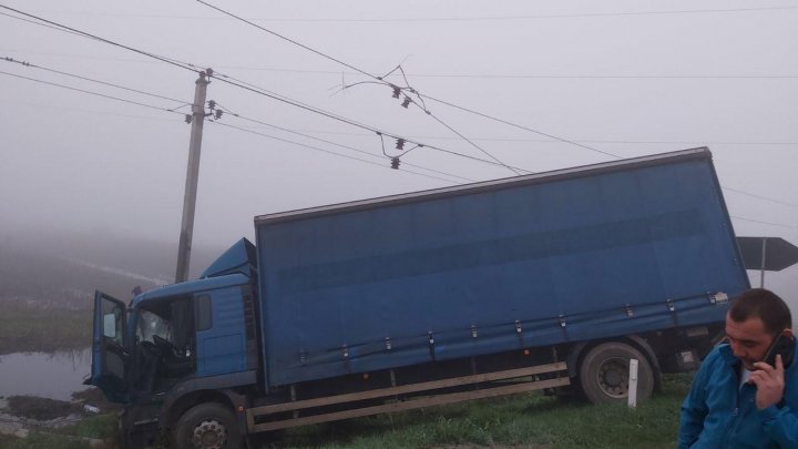 В Хынчештах водитель грузовика оставил без света более двух тысяч жителей города (ФОТО)