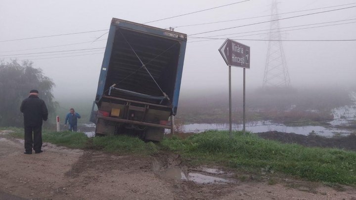 В Хынчештах водитель грузовика оставил без света более двух тысяч жителей города (ФОТО)