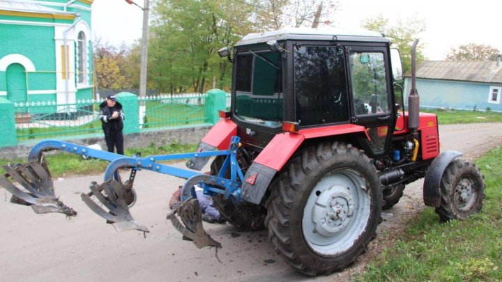 Смертельная авария во Флорештском районе: мотоциклист врезался в трактор (ФОТО)