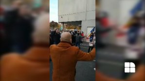 Диаспора голосует: километровые очереди к избирательным участкам и молдавская хора (ВИДЕО)